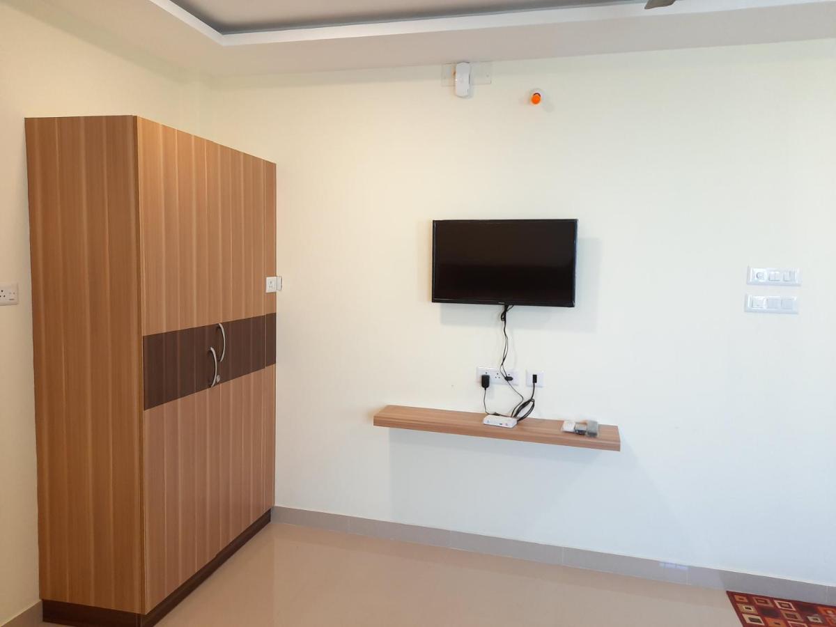 Grk Residency Hotell Gūduvāncheri Eksteriør bilde